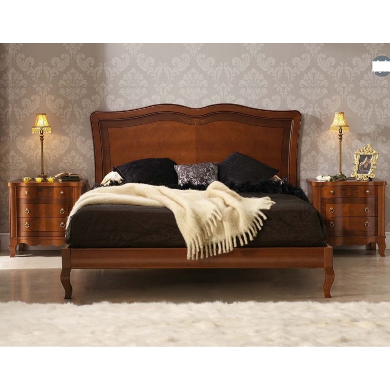 Dormitorio madera cerezo con cama de auténtico estilo clásico